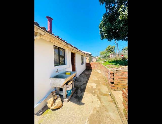 2 BEDROOM HOUSE FOR SALE IN KWAMASHU